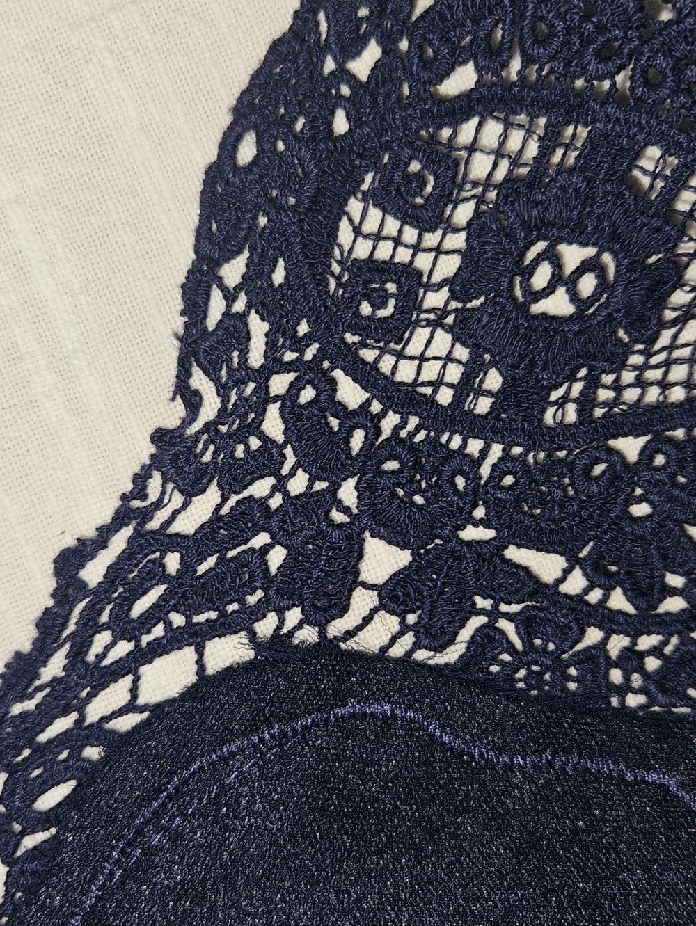 Jessica Simpson Navy Blue Chiffon Pleated Dress, Size 6, Lace Trim V-Neck - Picture 9 of 9